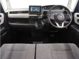 ◆視界広々で非常に運転しやすくロングドライブでも疲れを感じさせないすっきりとまとまったインパネ周りです。