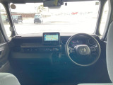 視界広々で運転しやすく、長距離の運転でも疲れません。また疲れを感じさせないまとまったインパネ周りです。