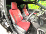 運転席まわりには十分なスペースがあり、大柄な方でもゆったり運転していただける環境です。