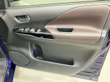 窓の開閉もスイッチひとつで簡単!駐車券を取るときもラクラク★