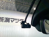 ドライブレコーダー付きです。取付車両も増えてきました。購入時に付いてると嬉しい装備の一つです。