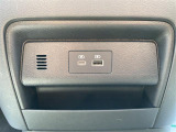 【USB端子】USB接続もついていますので携帯などの電子機器の充電にも使えて便利です♪