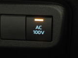 【AC100Vスイッチ】スイッチを入れることで、車内のコンセントで消費電力1500Wまでの範囲で家電を使用できます。スマホ充電の際にACアダプタ(コンセントに差すやつです)を使用することも可能!