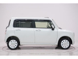 県内13店舗にて常時500台以上ダイハツ車を展示中です。見て、触って、納得のいく一台をぜひ見つけてください。