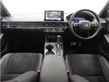 ◆視界広々で非常に運転しやすくロングドライブでも疲れを感じさせないすっきりとまとまったインパネ周りです。