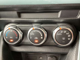 余計な操作の手間が無いフルオートエアコン。車内を常に快適な温度で保ちます!!
