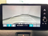 【バックカメラ】運転が苦手な方も車庫入れラクラクです!ギアをリバースに入れれば自動的に切り換わりますので、面倒な操作は不要です♪狭い駐車場もお車を傷つけず安心ですね!