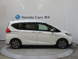 全長426cm、幅169cm、高さ171cmのお車になります。