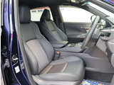お車選びをお楽しみ頂けるよう、在庫車の展示スペースを十分に確保しております。