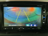 【バックカメラ】運転が苦手な方も車庫入れラクラクです!ギアをリバースに入れれば自動的に切り換わりますので、面倒な操作は不要です♪狭い駐車場もお車を傷つけず安心ですね!