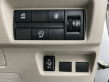 運転席スイッチ部 人気装備の片側オートスライドドア付きで、とっても便利です!!