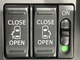 【両側パワースライドドア】スマートキーや運転席のスイッチで後席両側スライドドアの開閉が可能♪電動だから力を入れてドアを開ける必要が無く、小さなお子様でも簡単に開け閉めでき快適です♪