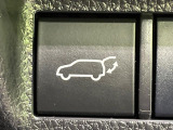 【パワーバックドア】スマートキーや運転席のボタンを押すだけでリアゲートが自動で開閉します!荷物を持っている時や、高い位置にあるバックドアを閉める際に便利な機能です♪