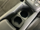 ドリンクホルダー/小物入れにもなって便利です