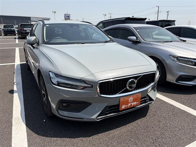 V60 プラス B4 ワンオーナー 禁煙車 純正9インチナビ