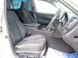お車選びをお楽しみ頂けるよう、在庫車の展示スペースを十分に確保しております。