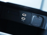 CD/DVDのほか、USB接続ポートにAUX端子を装備しています。スマートフォンやミュージックプレーヤーなどの接続に最適です。もちろんブルートゥース接続にも対応しています!