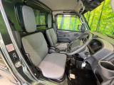 運転席シート廻りは使用感も少なく、良好な状態となっています。丁寧に使われていたことがよくわかりますね。