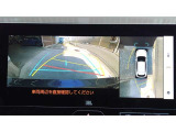 パノラミックビューモニター付きです。車両を上から見たような映像をディスプレイオーディオ画面に表示。運転席からの目視だけでは見にくい、車両周辺の状況をリアルタイムでしっかり確認できます。