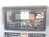 KENWOOD社製の「AM/FMラジオ付USBプレーヤー」です。ビジュアル的にもとてもきれいです(^^♪