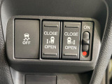 【両側パワースライドドア】スマートキーや運転席のスイッチで後席両側スライドドアの開閉が可能♪電動だから力を入れてドアを開ける必要が無く、小さなお子様でも簡単に開け閉めでき快適です♪