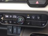 オートエアコンなら、季節や気温に合わせて車内をいつも快適に。操作も簡単で、自動調整があなたの心地よさをしっかりサポートします
