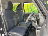 運転席シート廻りは使用感も少なく、良好な状態となっています。前オーナー様が丁寧に使っていたことがよくわかりますね。