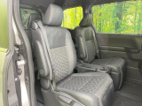 後部座席も気になる運転席シート廻りは使用感も少なく、良好な状態となっています。前オーナー様が丁寧に使っていたことがよくわかりますね。ようなキズ・汚れやへたり等、大きなダメージはなく、良好な状態です。