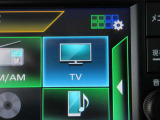 TVはフルセグチューナーです。鮮明な画像でTVが楽しめます。停車中や休憩中にお楽しみ下さい。
