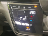【オートエアコン】一度お好みの温度に設定すれば、車内の温度を検知し風量や温度を自動で調整。暑い&hellip;寒い&hellip;と何度もスイッチ操作をする必要はありません。快適な車内空間には必須の機能ですね♪