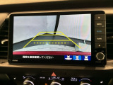 リバースギアに入れるだけで後方の表示へ切り替わります。夜間や雨の日の駐車も楽になりますよ。