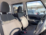 運転席まわりには十分なスペースがあり、大柄な方でもゆったり運転していただける環境です。