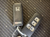 スマートキーも2本揃っています。