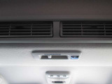 リヤシーリングファンも装備しておりますので車内がより快適になりますね。