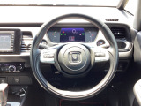 視認性の良いメーターで、運転中も情報がひと目で確認できて安心。見やすさにこだわったデザインで、毎日のドライブがもっと快適に