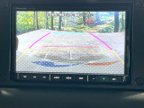 【バックカメラ】駐車時に後方がリアルタイム映像で確認できます。大型商業施設や立体駐車場での駐車時や、夜間のバック時に大活躍!運転スキルに関わらず、今や必須となった装備のひとつです!