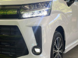 【LEDヘッドライト】悪天候や夜間走行時も良好な視界を確保し安心して運転できる高輝度LEDヘッドライトを装備!点灯速度が早く、消費電力も抑えられています。