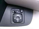 ドアミラーの鏡面の調節、格納は運転席からすべて操作できます!