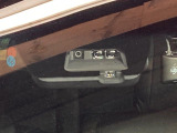 【三菱e-Assist】走行中に前方の車両等を認識し、衝突しそうな時は警報とブレーキで衝突回避と被害軽減をアシスト。より安全にドライブをお楽しみいただけます。