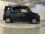 運転席側も電動のスライドドアとなってます。乗り降りや荷物の出し入れが楽になり便利です。