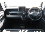 前席全体 目線も高く広い視界で安心して運転することができますね!