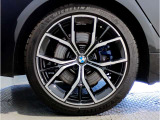 【BMWアロイホイル】軽量かつ強度に拘ったアロイホイル。走行性能ポテンシャルを引き出す設計。車の足元を引き締めてくれる大きなポイントはアロイホイルです。