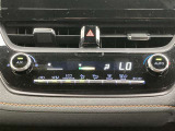 オートエアコンは温度を設定するだけで、自動で風量などを設定してくれます。運転しながら操作も必要ないので、安全性も向上します。