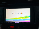 【メーカー純正ナビ】インテリアに溶け込むスタイリッシュな「専用設計」メーカーナビを装備♪視認性や操作性など基本性能にも優れ、より上質なカーライフをお楽しみいただけます。