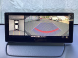 狭い場所での駐車やすれ違いなどでより的確な運転操作に役立つ360&deg;ビューモニターが装備されています。