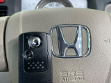 【Hondaスマートキー】カバンやポケットに入れたままでもドアの施錠・解錠が可能なスマートキーを装備。エンジンのオン・オフ時もカギを取り出す必要が無いからとっても便利です♪