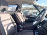 運転席まわりには十分なスペースがあり、大柄な方でもゆったり運転していただける環境です。
