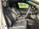 運転席シート廻りは使用感も少なく、良好な状態となっています。前オーナー様が丁寧に使っていたことがよくわかりますね。