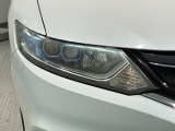 LEDヘッドライトは、点灯の瞬間から最大光量を発揮し、突然暗くなるトンネルなどでの安定感を高めます。