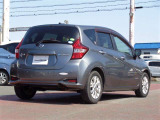 日産の車検では「検査」だけではなく車を知り尽くしたプロが、「点検整備」を行います。高性能化する車に対応する為、最新鋭の電子システムで車の見えない所まで正確に診断します。